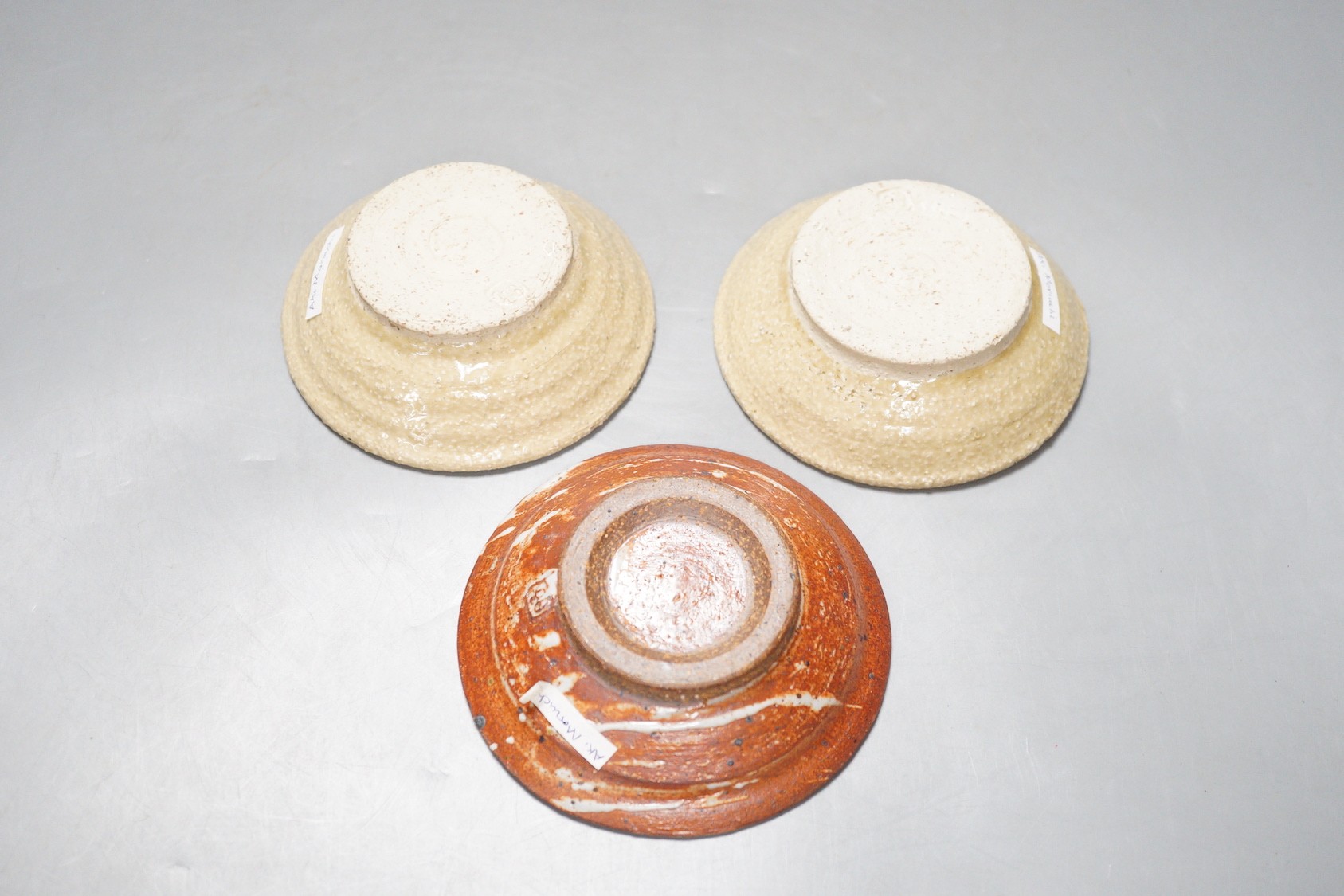 Aki Moriuchi (born 1947) three stoneware footed dishes, largest 11.5cm diameter